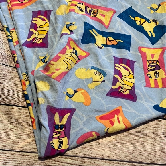 Animals on Pool Rafts, Cats, Dogs, Super Soft & Comfy LulaRoe TC 2 Leggings - Picture 2 of 9